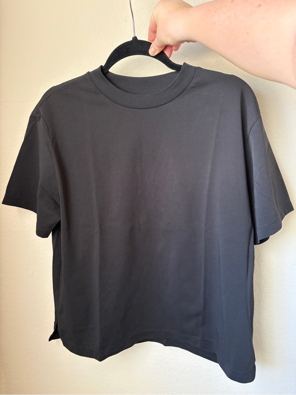 Uniqlo black basic t-shirt, size L brand new